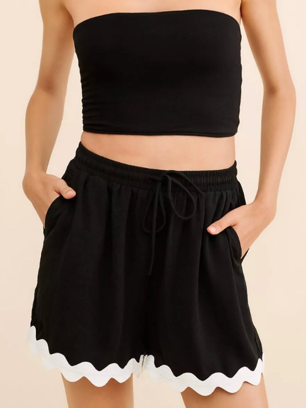 Love + Harmony Majus Scalloped Shorts - size Large